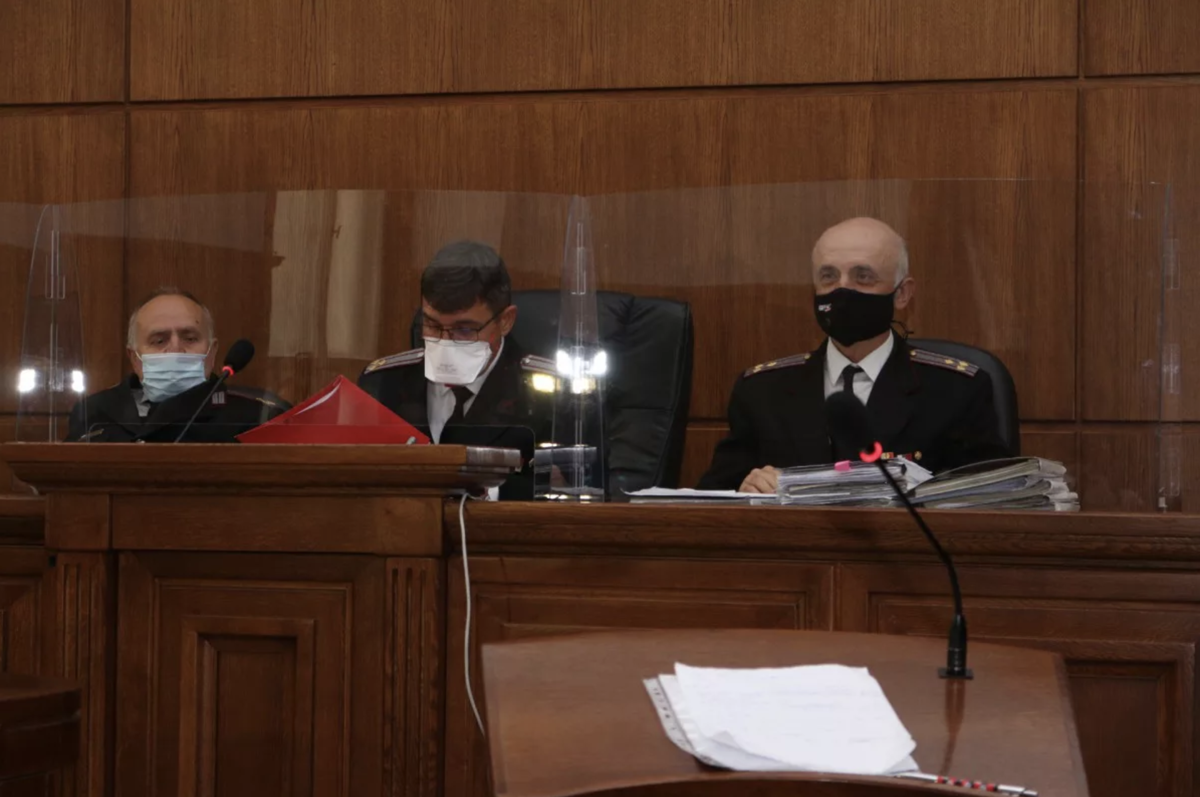 Военный суд — судьи и прокурор на заседании